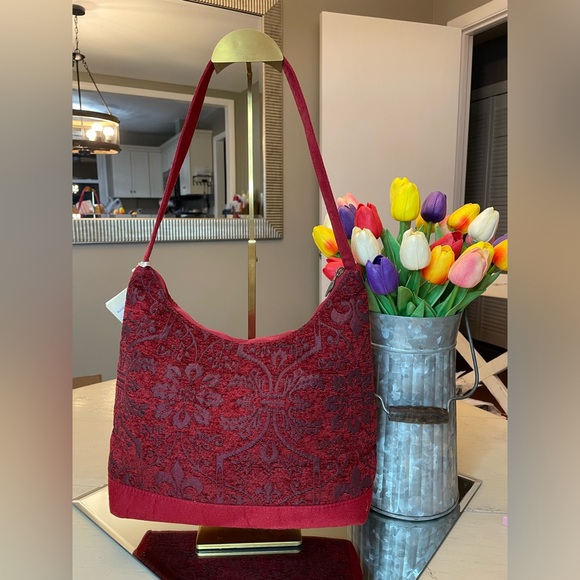 NWT Isabella’s Journey red tapestry bag - Picture 3 of 15